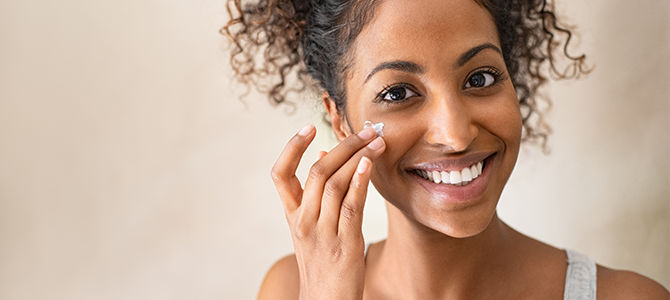 Glowing Skin Article - 03 applying moisturizer to the face is good for glowing skin